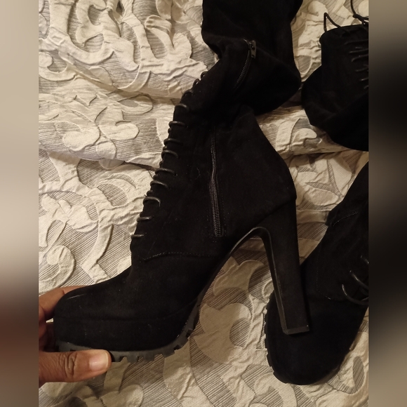 Boots - Picture 3 of 5